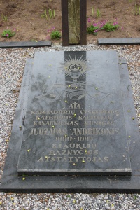 Juozapo Andrikonio antkapis.jpg