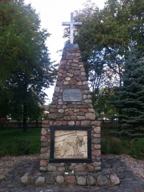 Paminklas tremtiniams Kaišiadoryse (2014 m.).jpg