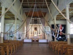 Paparčių_bažnyčios_interjeras_2010.jpg