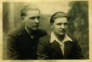 Antanas ir Pranas Dzimidavičiai (1944 m.).JPG