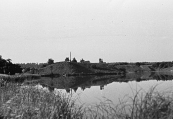 Muro Strevininku piliakalnis is PV puses 1971 m LIIR.jpg