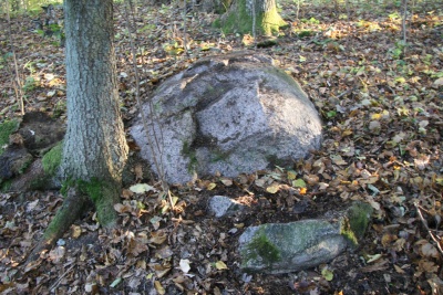 Vindziuliskiu akmuo su dubeniu.jpg